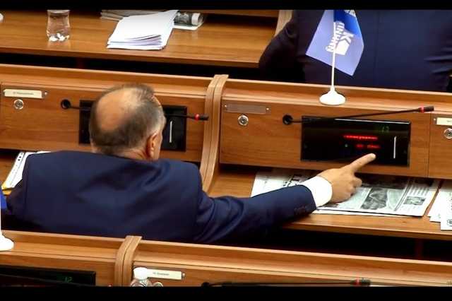 Крупнейшими кнопкодавами стали депутаты “БПП” и “Нарфронта”