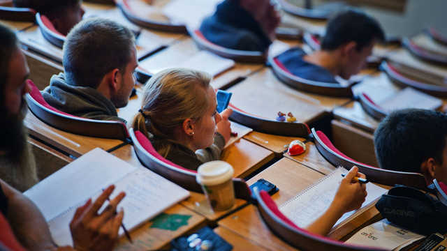 Стало известно в какие страны украинцы уезжают учиться