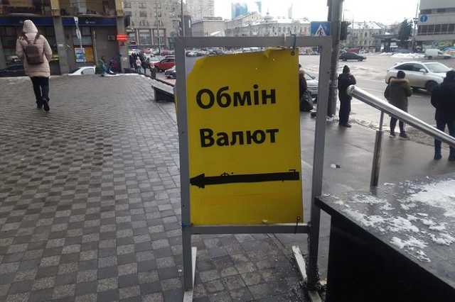 Нацбанк устроил валютные качели. Доллар мощно лихорадит с утра