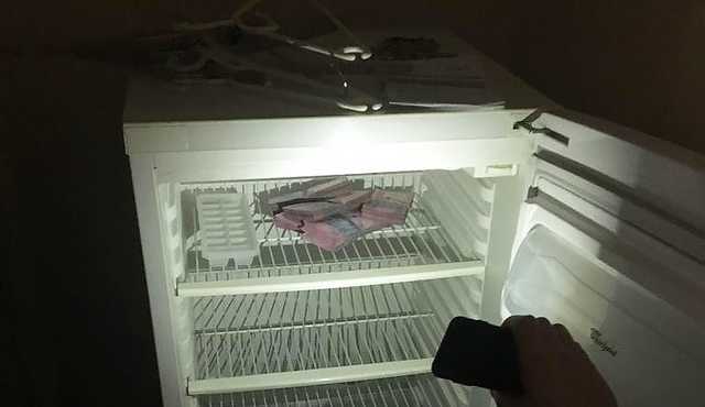 За хабар в холодильнику чиновника судової адміністрації арештували з альтернативою застави