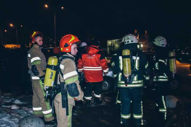 Ночью в центре Киева загорелся жилой дом