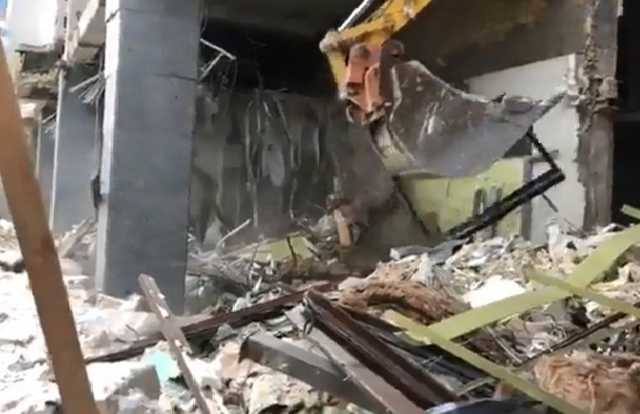 В центре Киева сровняли з землей офис Партии регионов