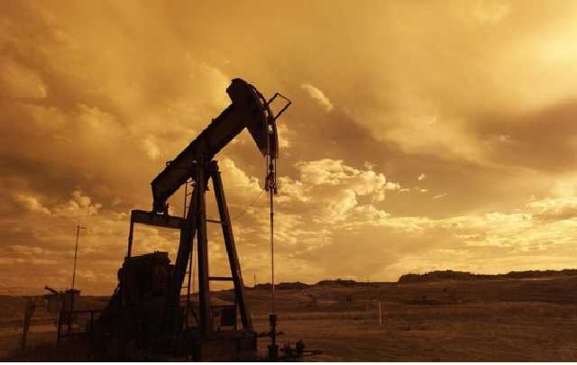 Нефть продолжает дешеветь