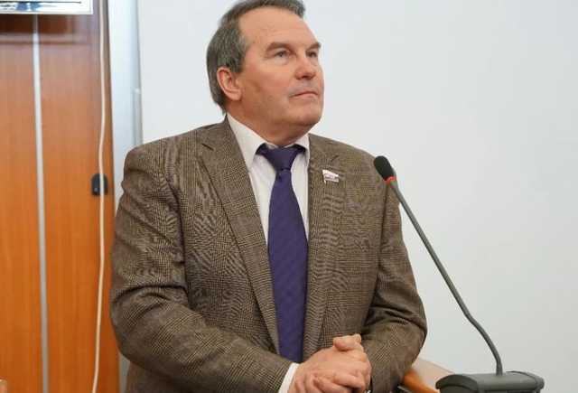 Я с пистолетом «Удав»: Российский сенатор вызвал Березу на дуэль из-за Скабеевой