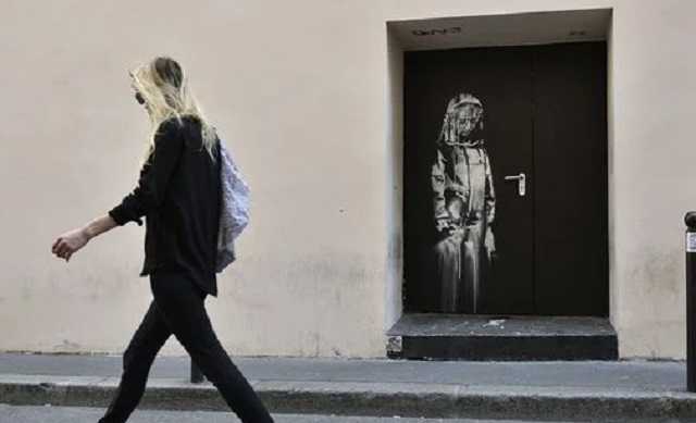 В Париже из концертного зала украли уникальную картину Бэнкси