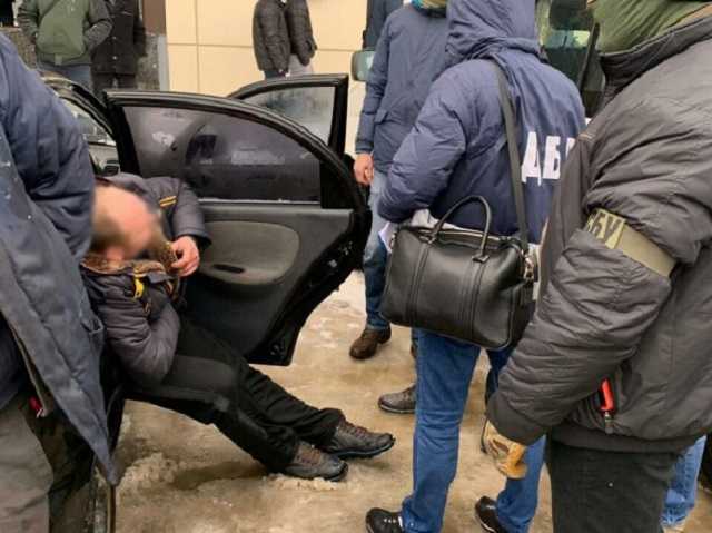 Задержаны пограничники, которые за взятку способствовали легализации иностранных граждан