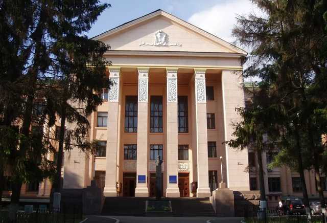 Возле медуниверситета Богомольца драка между студентами закончилась поножовщиной