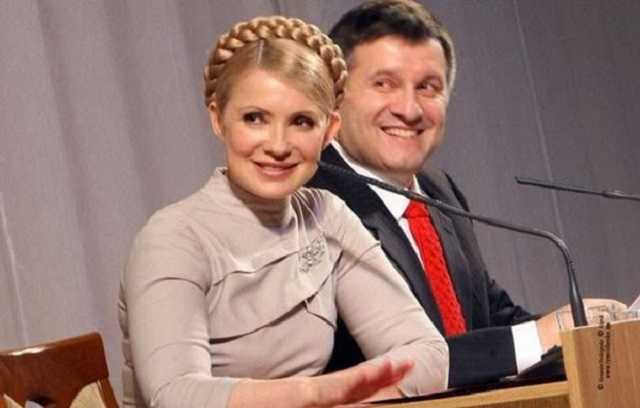 Лещенко: "Народный фронт" начал поддерживать Тимошенко, чтобы остаться в парламенте