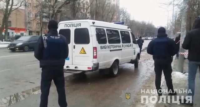 На остановке общественного транспорта в Одессе полиция нашла две тротиловых шашки