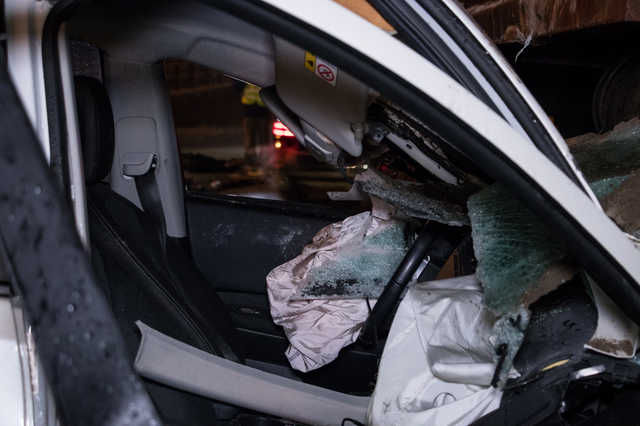 В Киеве перед мостом Патона МАЗ раздавил Nissan