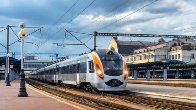 Подорожание до 200 грн: "Укрзалізниця" оправдалась за билетный скандал
