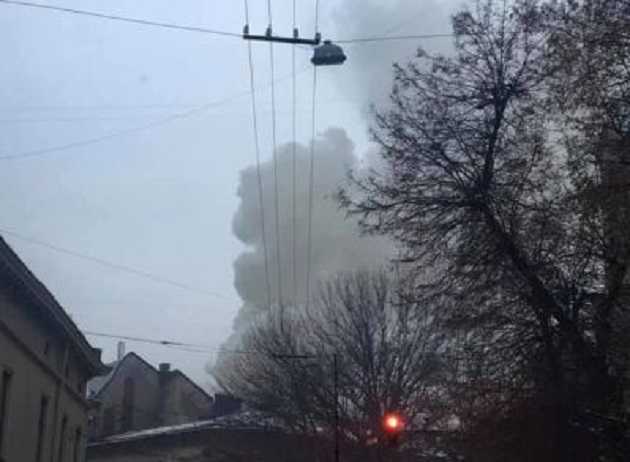 У Львові горить триповерховий будинок