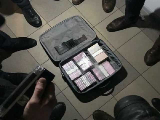 В России хотят не наказывать чиновников за коррупцию: в сети бурное обсуждение