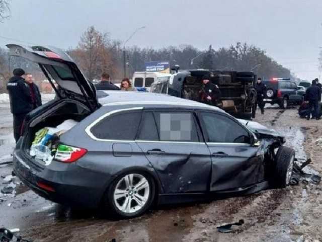 В Житомире в ДТП разбился полицейский автомобиль с арестованными