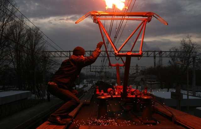 В Кропивницком парень залез на крышу поезда и получил удар током