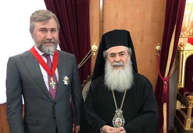 Патриарх Иерусалимский Порошенко не принял, а Новинского наградил
