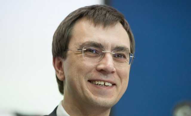 Омеляну на день рождения подарили "развалины Кремля" с медведем в шапке