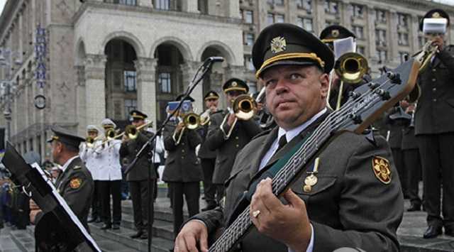 Военным повысили зарплаты