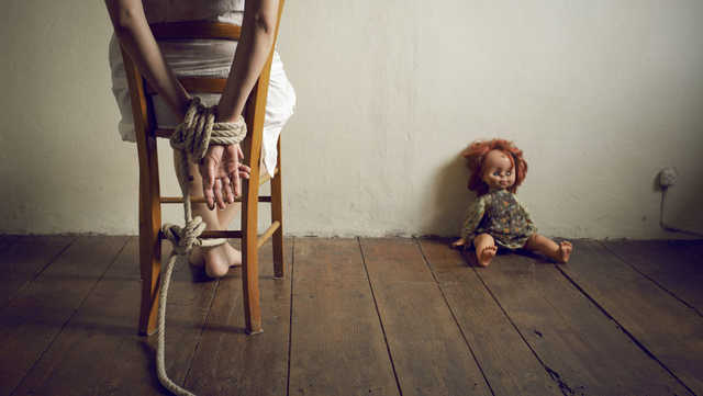 В Днепре мужчина похитил девочку и удерживал ее в заложниках