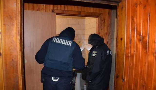 В Украине посетитель кафе выпил рюмку водки и умер в туалете