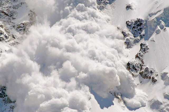 Спасатели предупредили о серьезной лавинной опасности в Карпатах