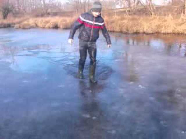 Тело долго плавало на льдине: выяснились подробности страшной смерти ребенка на Волыни