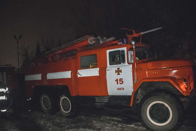 В Киеве на лодочной станции сгорела машина с трейлером