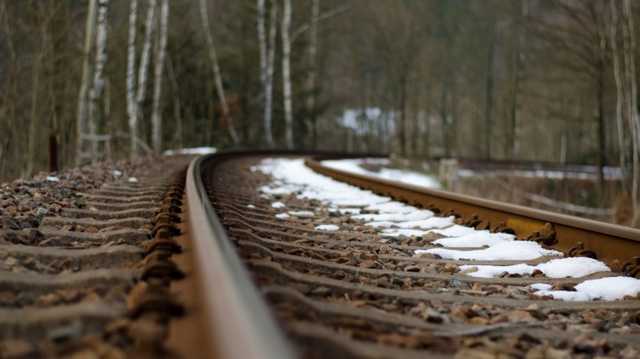 В Ровно мужчина бросился под колеса поезда