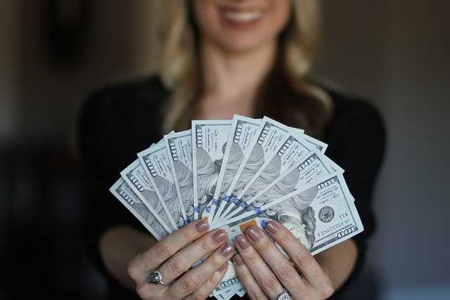 Чиновниця Годунова «відмиває» гроші через агентсво нерухомості своїх родичів