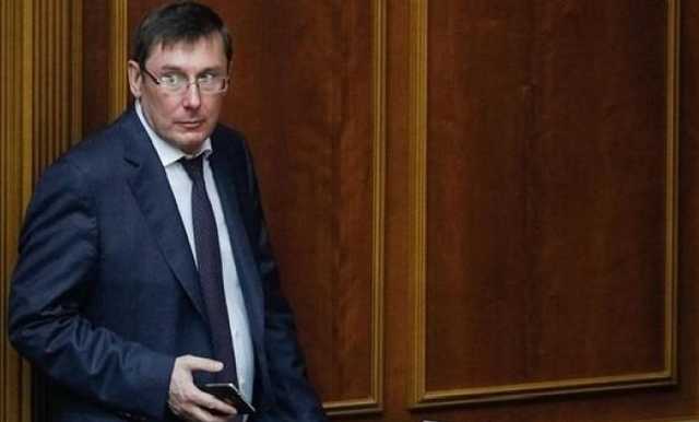 Генпрокурор грозится «закрыть» экс-министров обороны