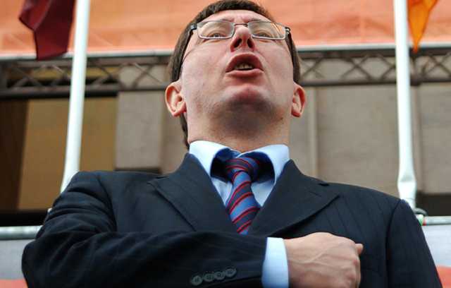 Луценко заявил, что готов понести наказание за участие в форуме Порошенко