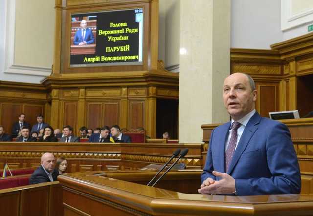 Парубий пообещал выключать микрофон нардепам за агитацию в сессионном зале