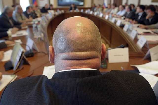 Як українські політики перепродують державні ресурси