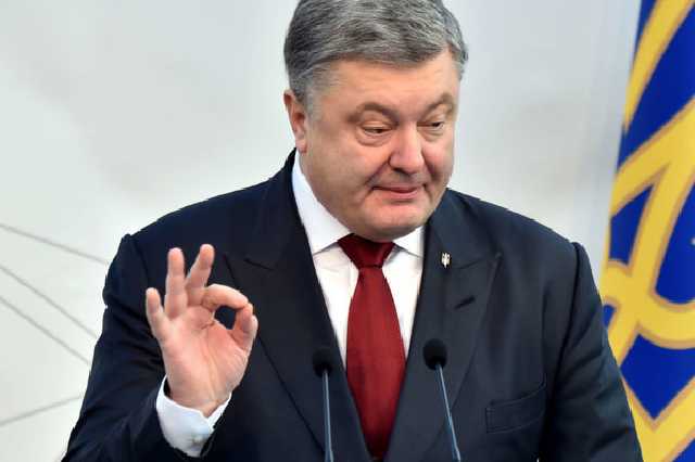 Порошенко прогнозирует повышение пенсий за счет поступлений от растаможивания "евроблях"
