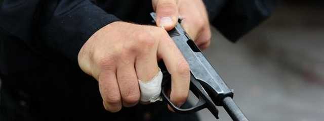 В Киеве двое мошенников украли 10 тысяч долларов и стреляли в полицейских