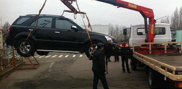 Чьи автомобили повезут на штрафплощадку по новым правилам