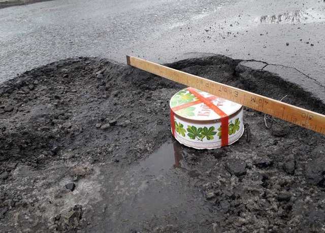 «Наставили приманок». Торт Roshen принял участие во флешмобе «Гройсман, где дороги?»