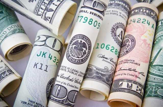 Доллар и евро «откатились» до летних минимумов: последние данные