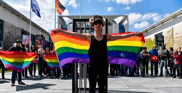 В Интернет «слили» фото тысяч геев