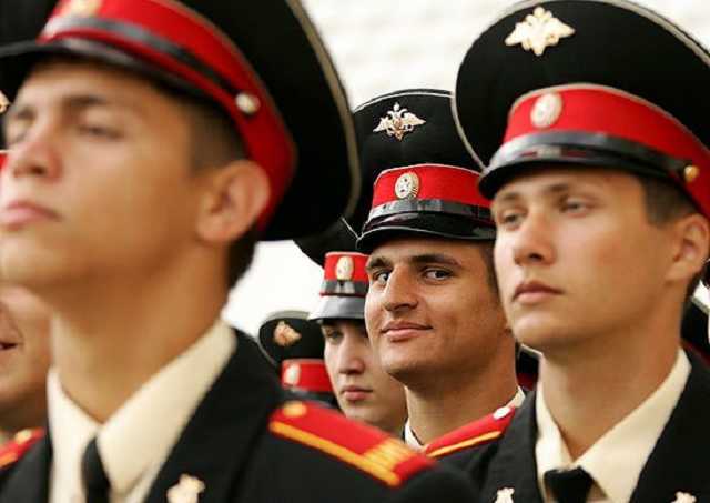 "Ждем, когда умрем": черви съели легкие суворовцев, скандал в России развивается