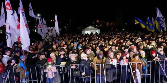 В Белой Церкви сорвали выступление Тимошенко, бросив в людей дымовые шашки