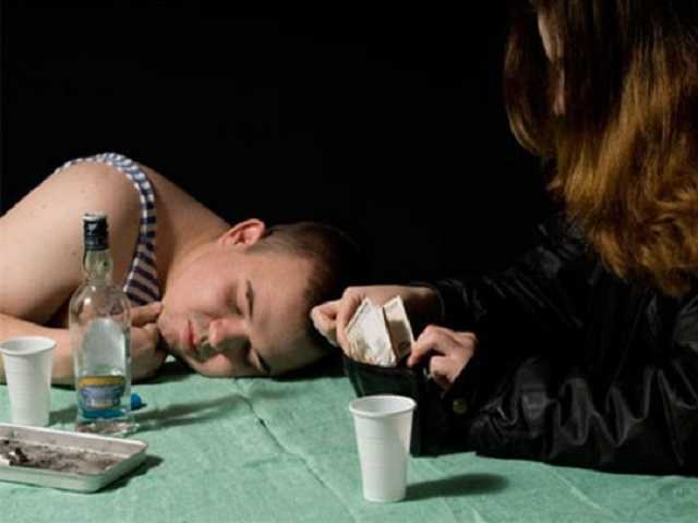 В Киеве поймали "клофелинщицу", травившую иностранцев