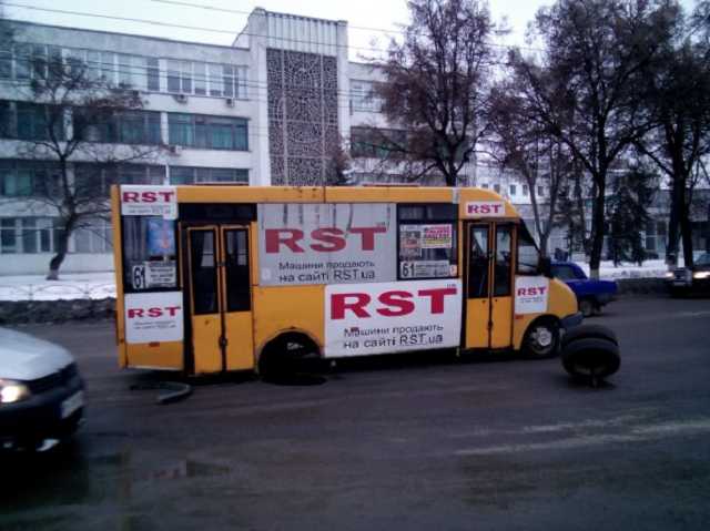 Кто и как уберет аварийный автохлам с украинских дорог