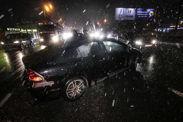 В Киеве на Кольцевой Honda влетел в Nissan с ребенком в салоне