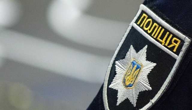 Трое неизвестных проломили череп парню у супермаркета в Николаеве