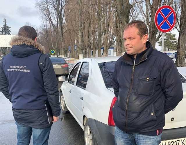 Штраф до 32 тысяч грн: в ’’Борисполе’’ полиция ’’накрыла’’ таксистов-нелегалов