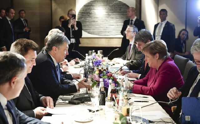 Порошенко и Меркель обсудили санкции за Азов