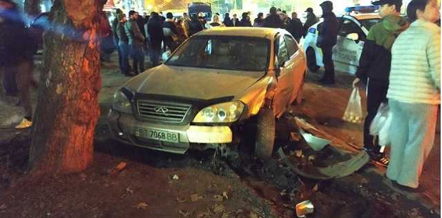 Готовы были линчевать. В Херсоне пьяный мужчина устроил массовое ДТП