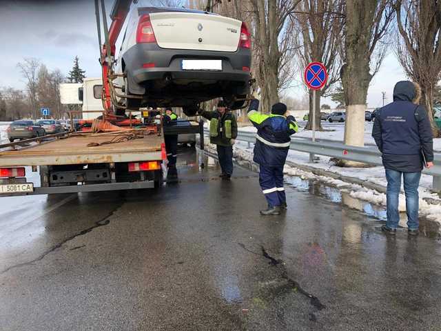 В «Борисполе» начали бороться с нелегальными таксистами