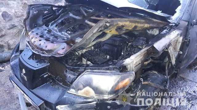 Под Киевом депутату подожгли авто на еврономерах